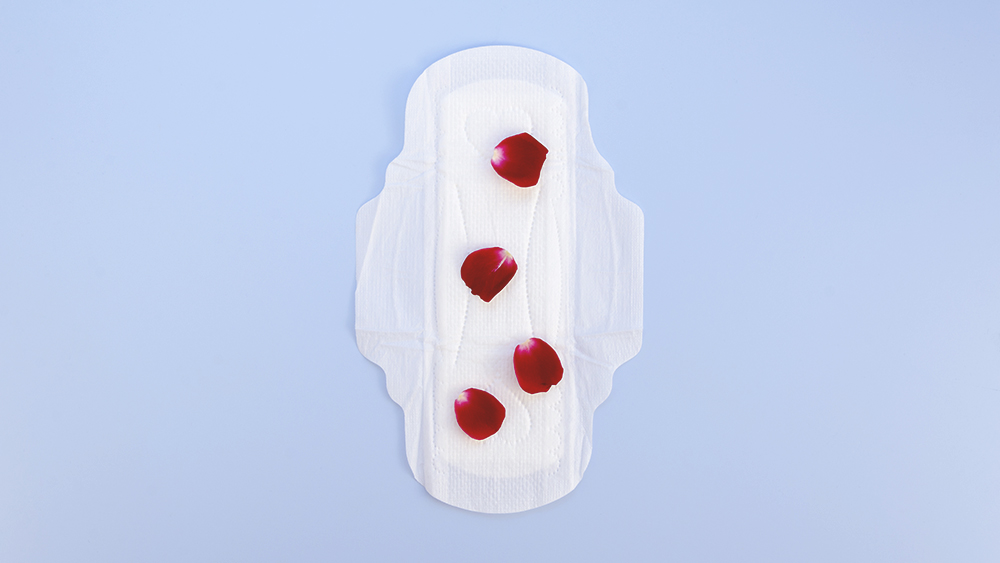 absorvente com pétalas representando pouco fluxo menstrual